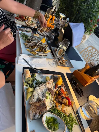 Ribarski specijaliteti — Restoran Zmaj